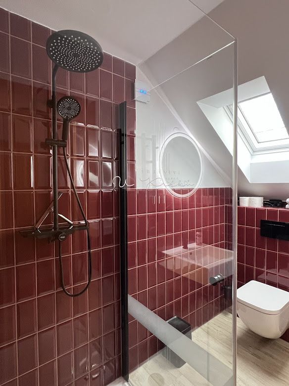 Zweites Badezimmer mit Dusche im Apartment U Krčků, Zaječí